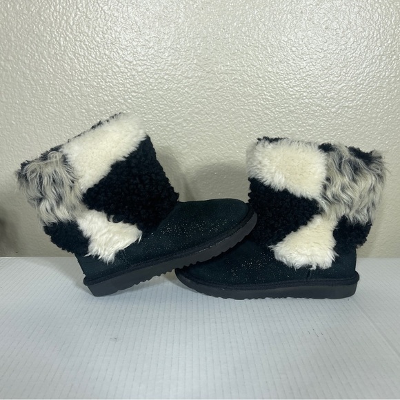 UGG‎ Classic Short Patchwork Fluff Boot Black Youth Size 2 - Picture 6 of 8